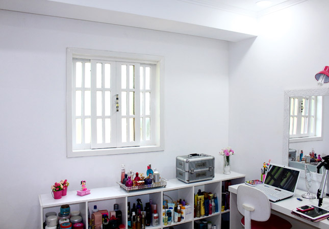 Pintando a janela de branco/ Decoração do Home Office